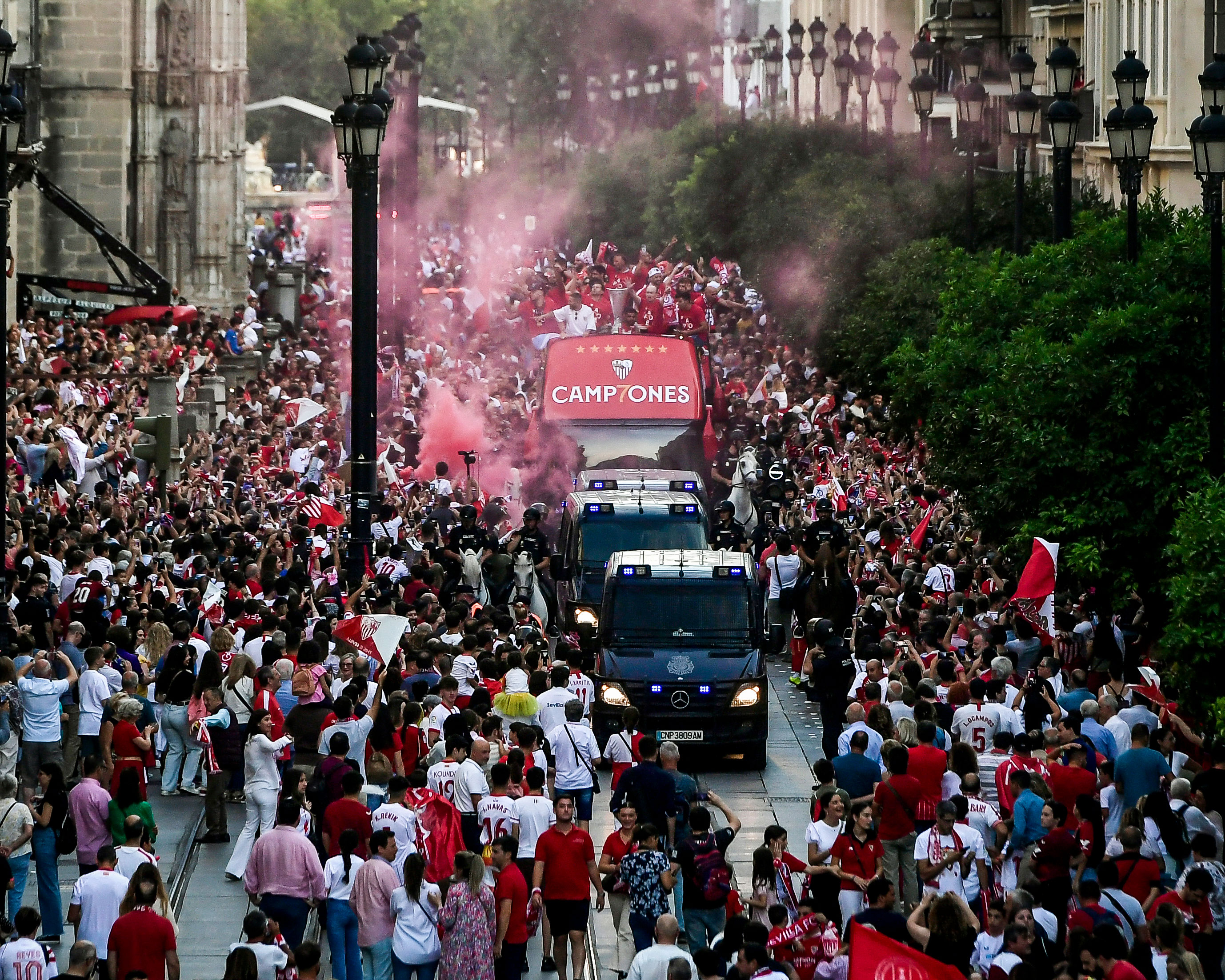 UEFA Avropa Kuboku Sevilyada təntənə ilə qarşılandı - Fotoreportaj