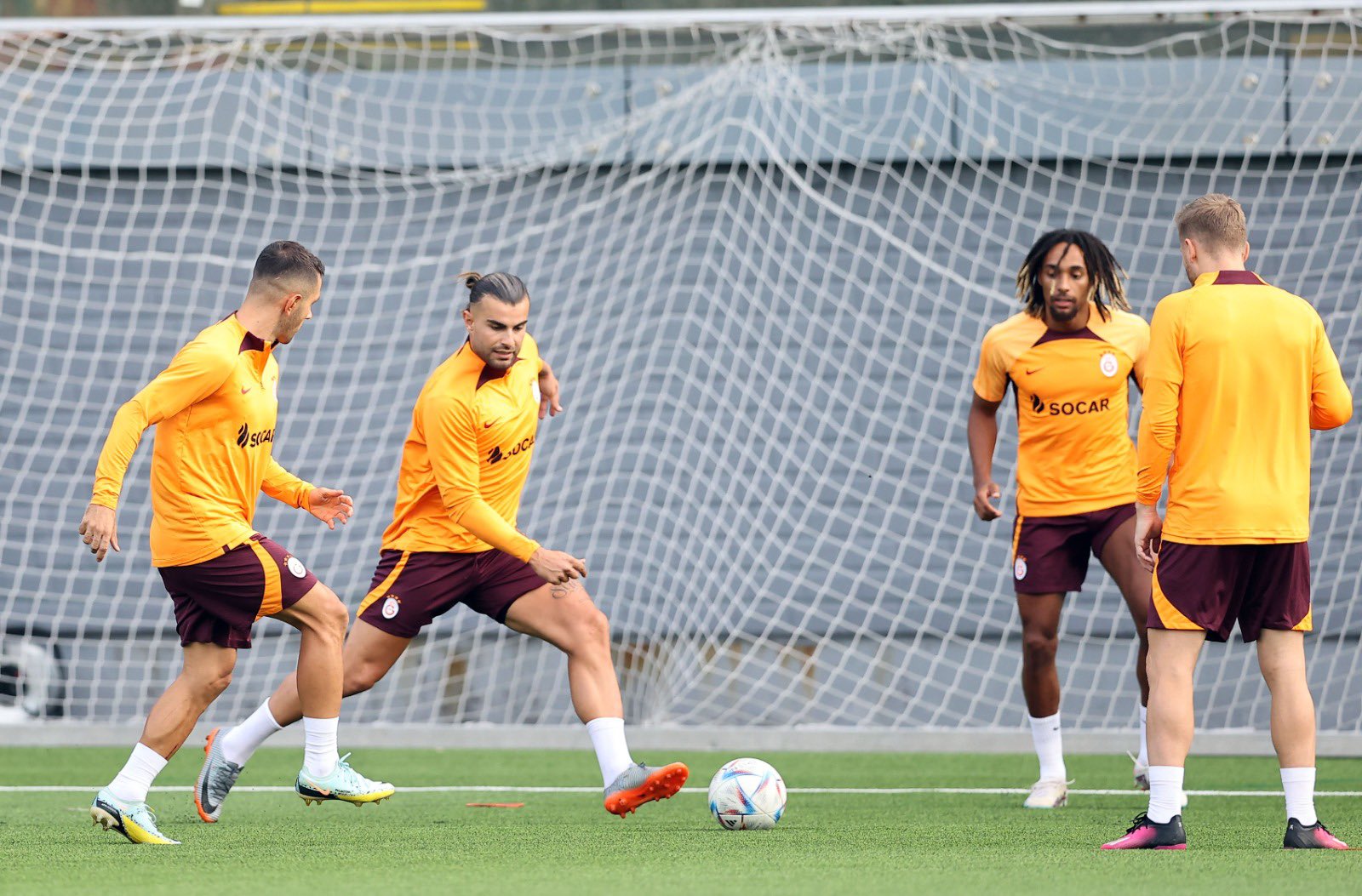 &quot;Qalatasaray&quot; Litvaya yollandı