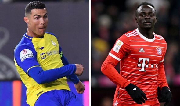 Mane Ronaldunun yanına gedir