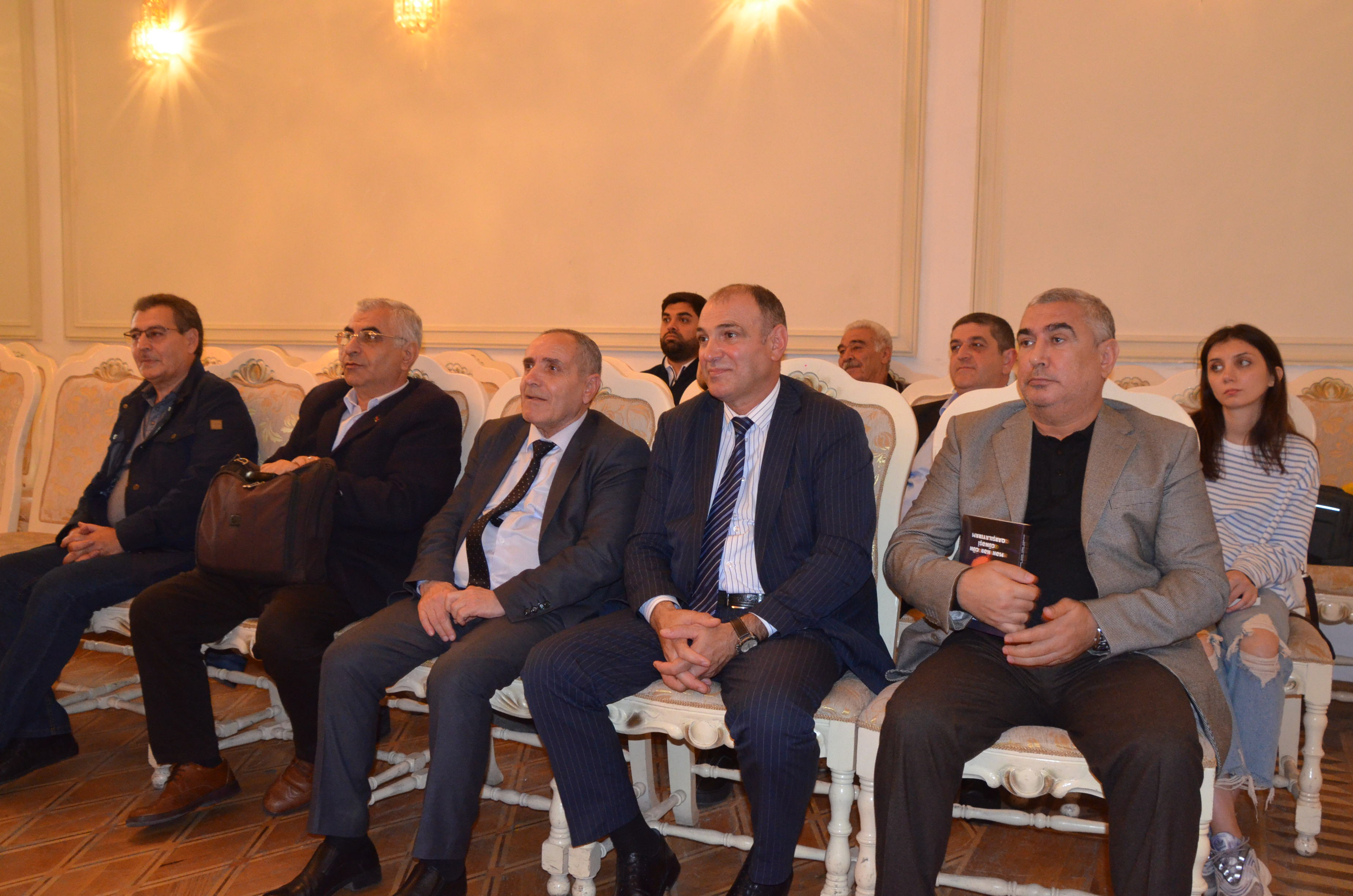 Murad Qoçuoğlunun &ldquo;Mən hər gün günəşi qarşılayıram&rdquo; kitabının təqdimatı olub - FOTO