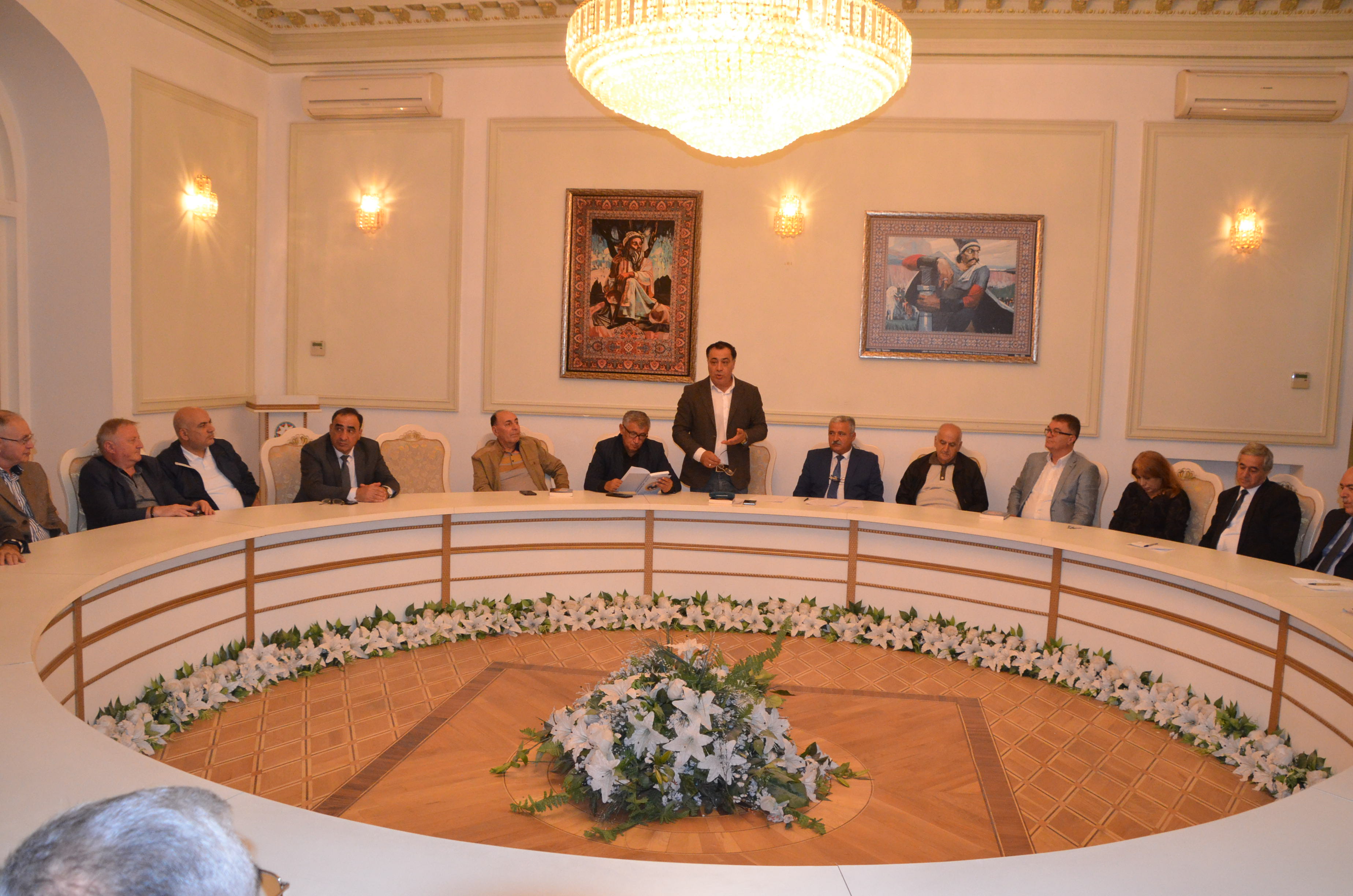 Murad Qoçuoğlunun &ldquo;Mən hər gün günəşi qarşılayıram&rdquo; kitabının təqdimatı olub - FOTO