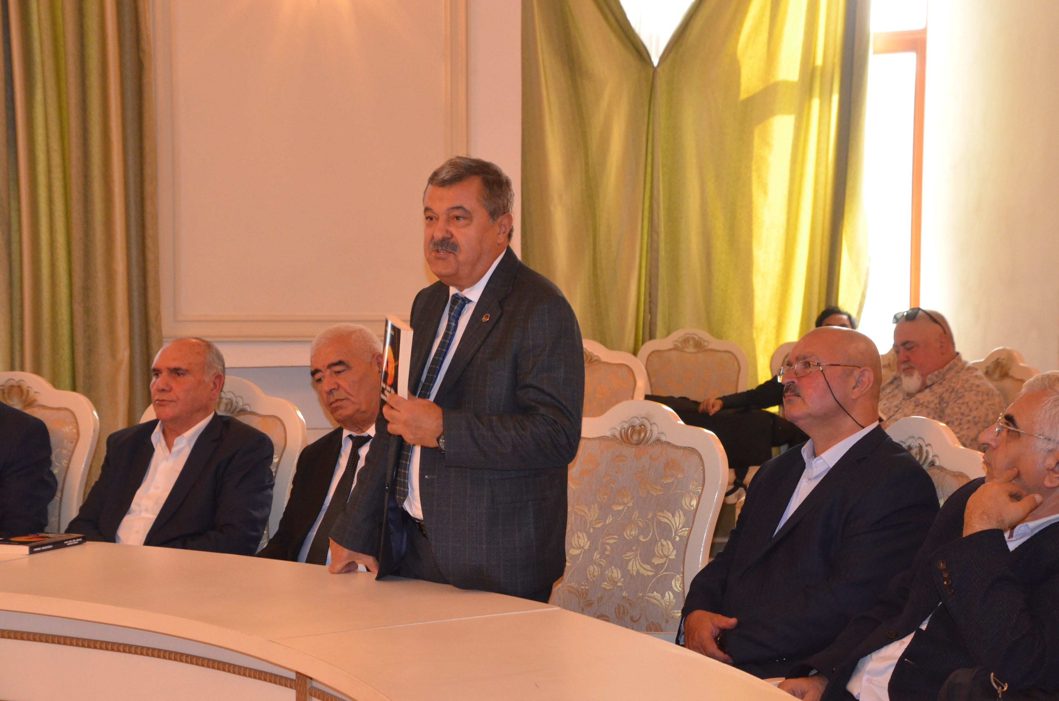 Murad Qoçuoğlunun &ldquo;Mən hər gün günəşi qarşılayıram&rdquo; kitabının təqdimatı olub - FOTO
