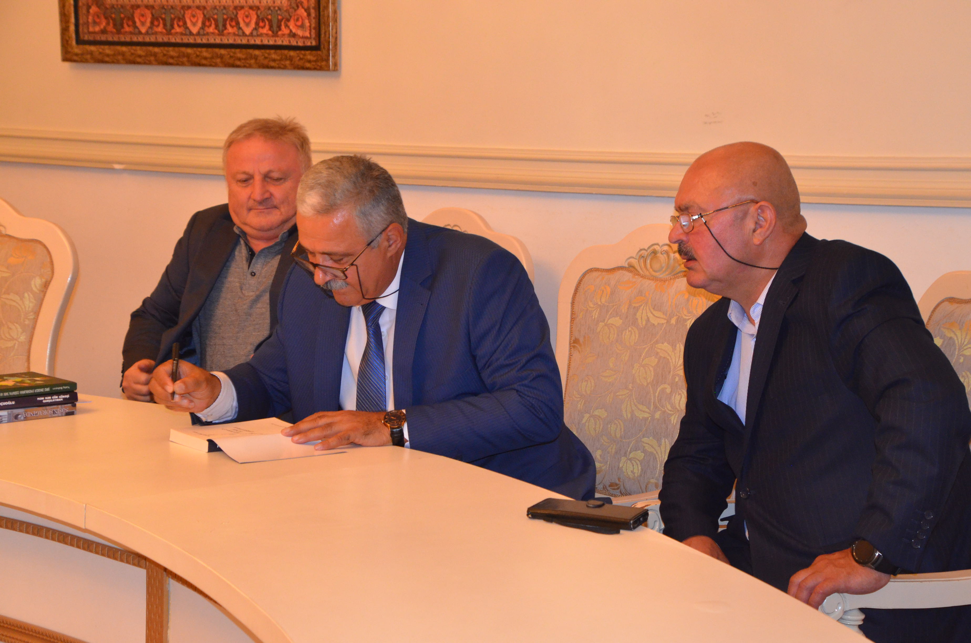 Murad Qoçuoğlunun &ldquo;Mən hər gün günəşi qarşılayıram&rdquo; kitabının təqdimatı olub - FOTO