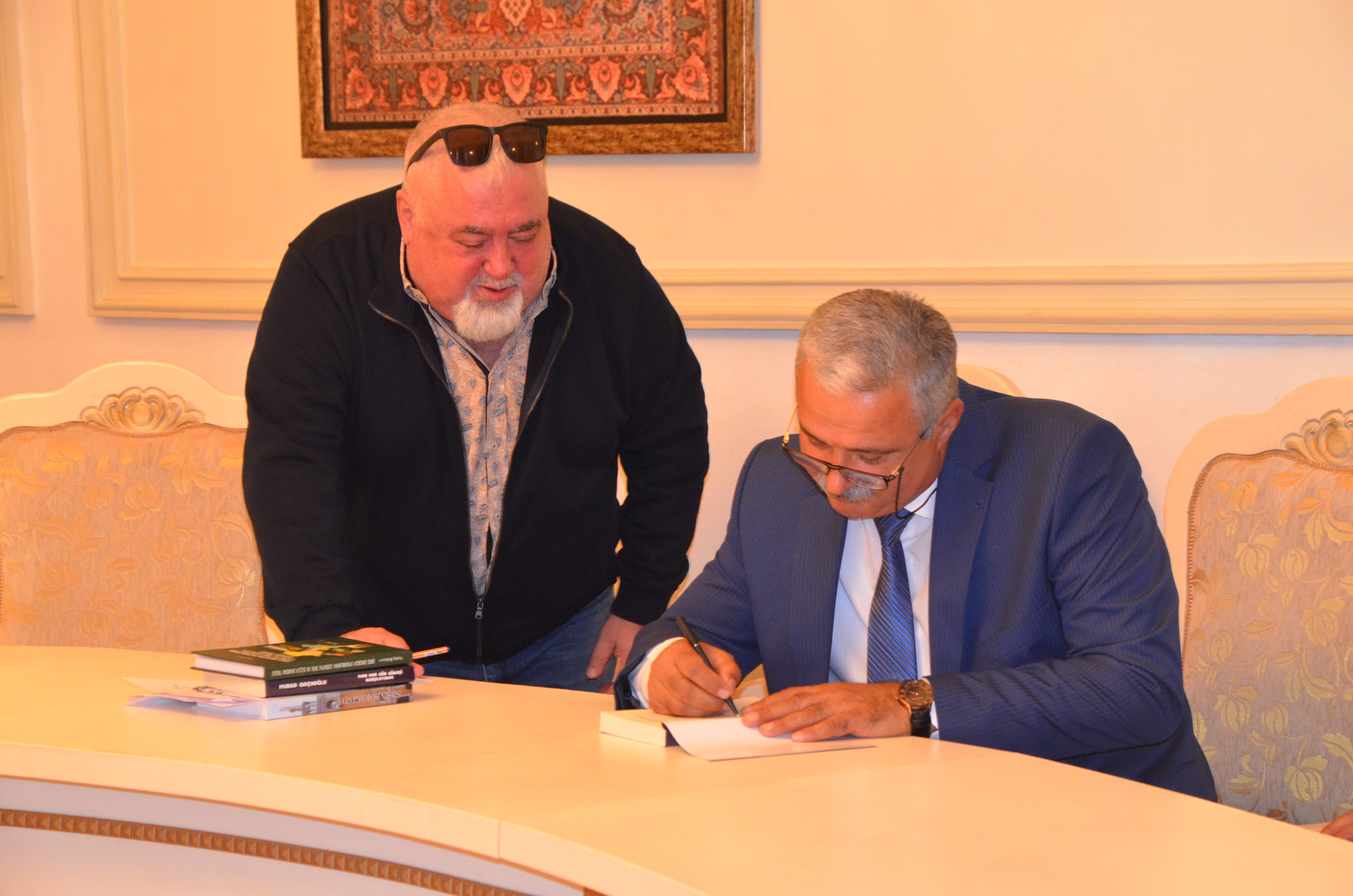 Murad Qoçuoğlunun &ldquo;Mən hər gün günəşi qarşılayıram&rdquo; kitabının təqdimatı olub - FOTO