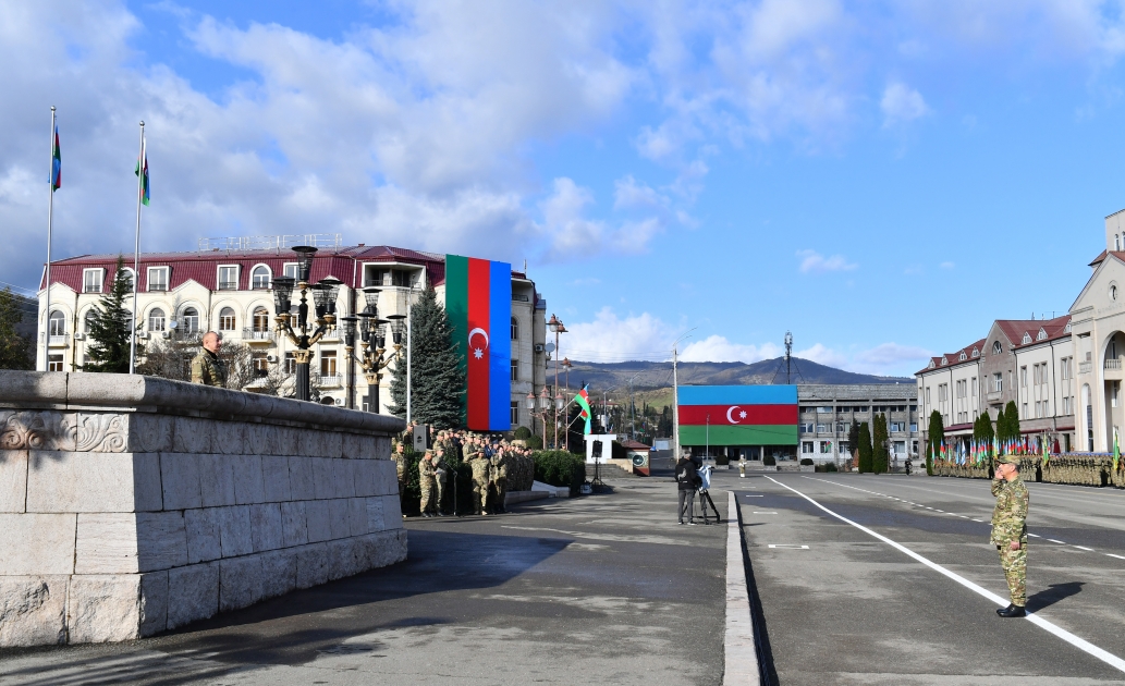 Xankəndi şəhərində Vətən müharibəsində əldə edilən Zəfərin üçüncü ildönümünə həsr olunan hərbi parad keçirilib  Prezident İlham Əliyev və birinci xanım Mehriban Əliyeva paradda iştirak ediblər&nbsp;