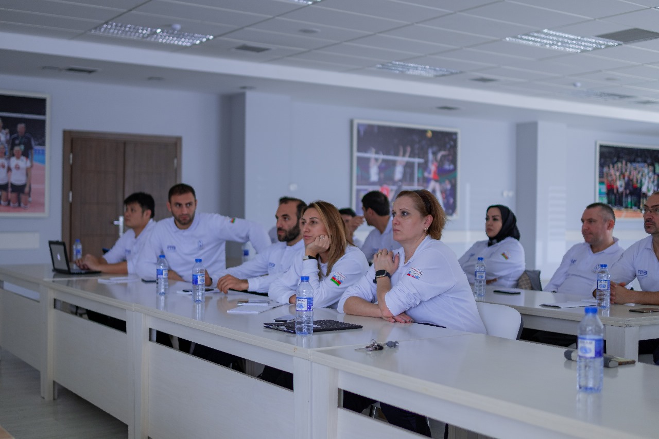 Voleybol məşqçiləri üçün &ldquo;Təhlükəsiz İdman&rdquo; mövzusunda təlim keçirilib