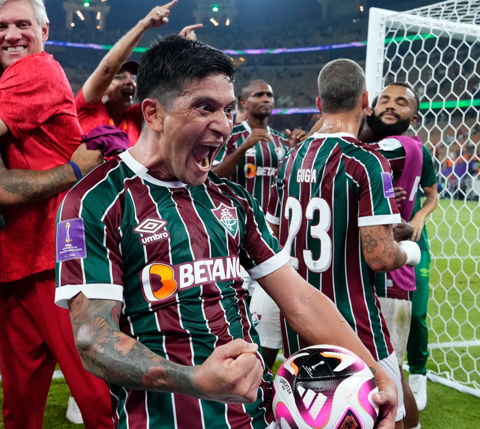 Sambaçılar &ldquo;fironlardan&rdquo; üstün oldular - FOTO