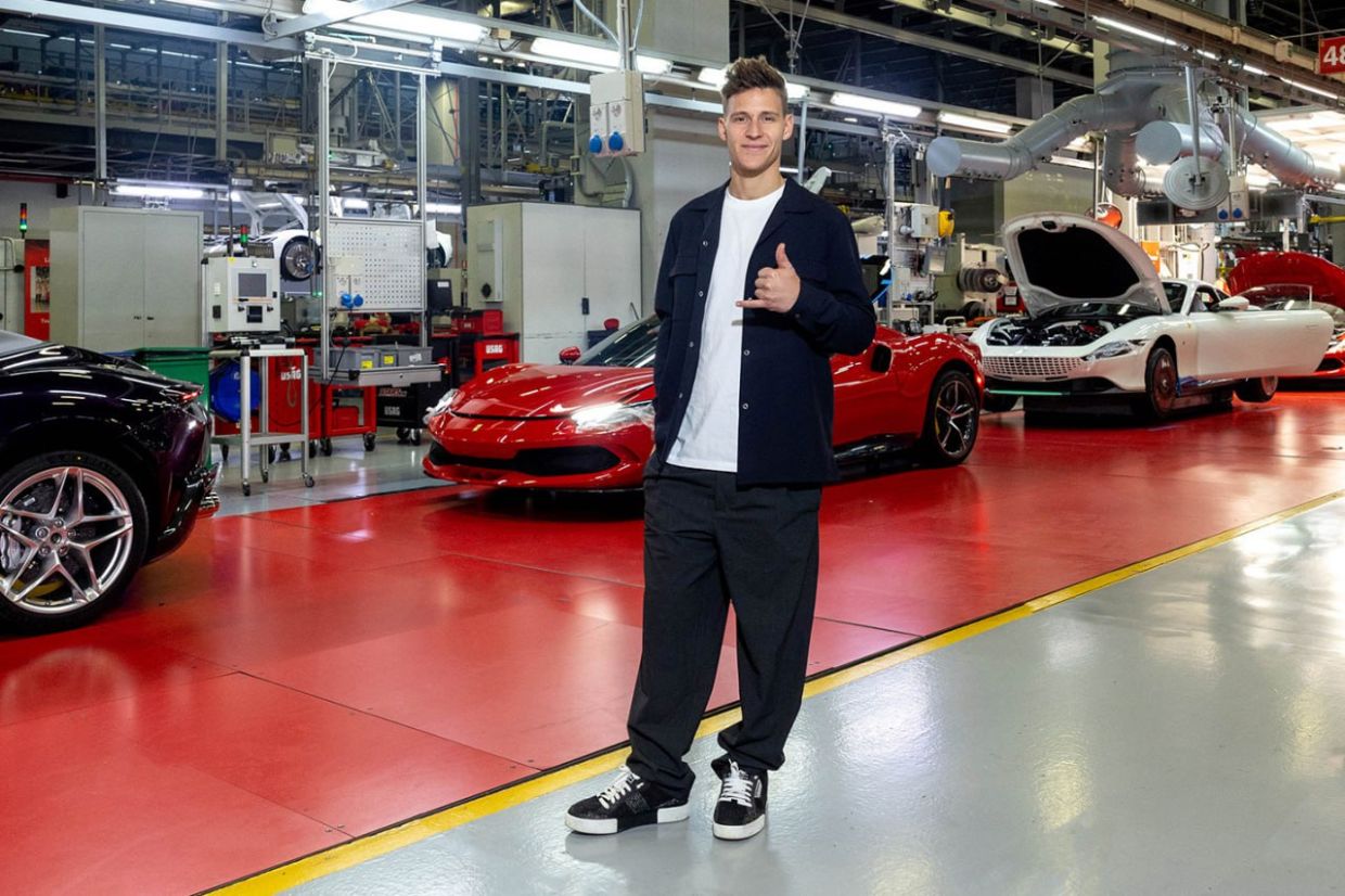 Çempion “Ferrari”nin zavoduna gedib