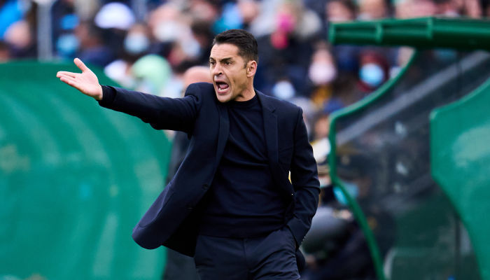 Məşqçi öz dəstəsi ilə vəzifəsindən uzaqlaşdırıldı