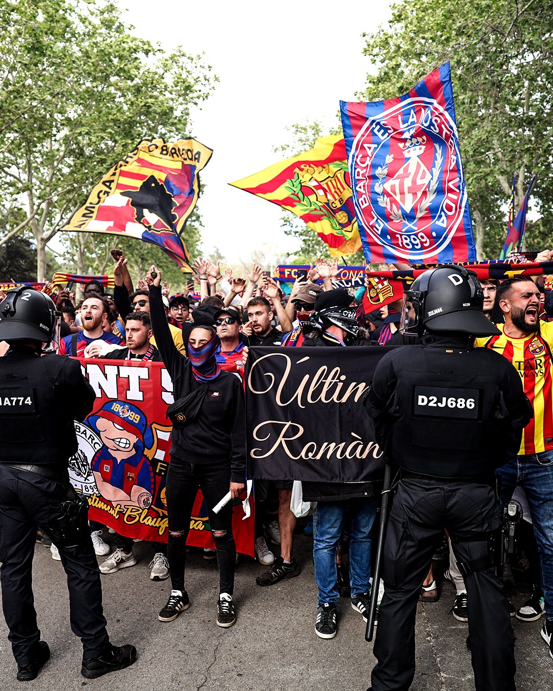 Tüstüyə düşən azarkeşlər avtobusu səhv saldılar - FOTO