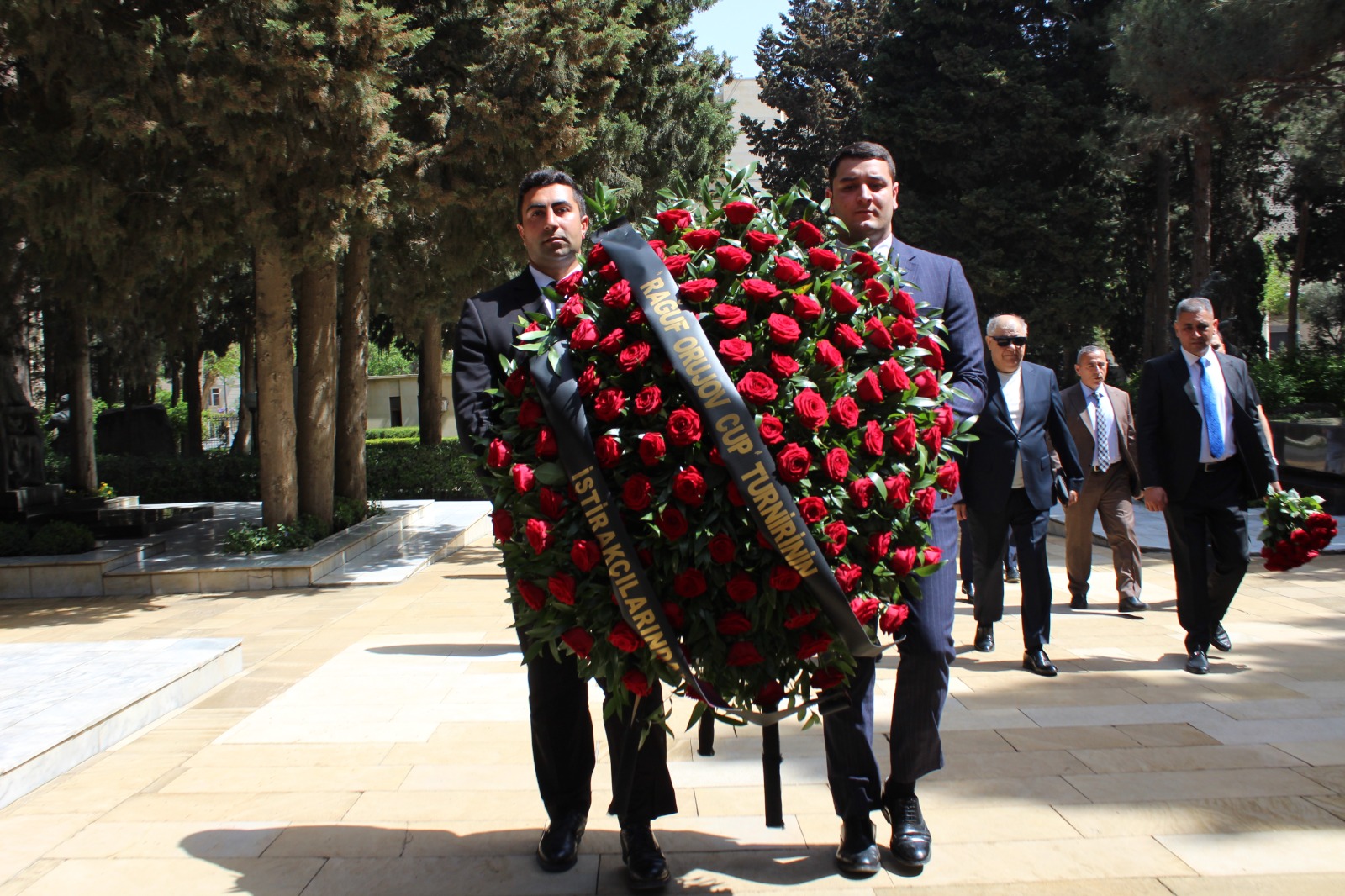 V &ldquo;Raquf Orucov Kuboku&rdquo; turnirinin təşkilatçıları Fəxri xiyabanı və Şəhidlər xiyabanını ziyarət ediblər - FOTO