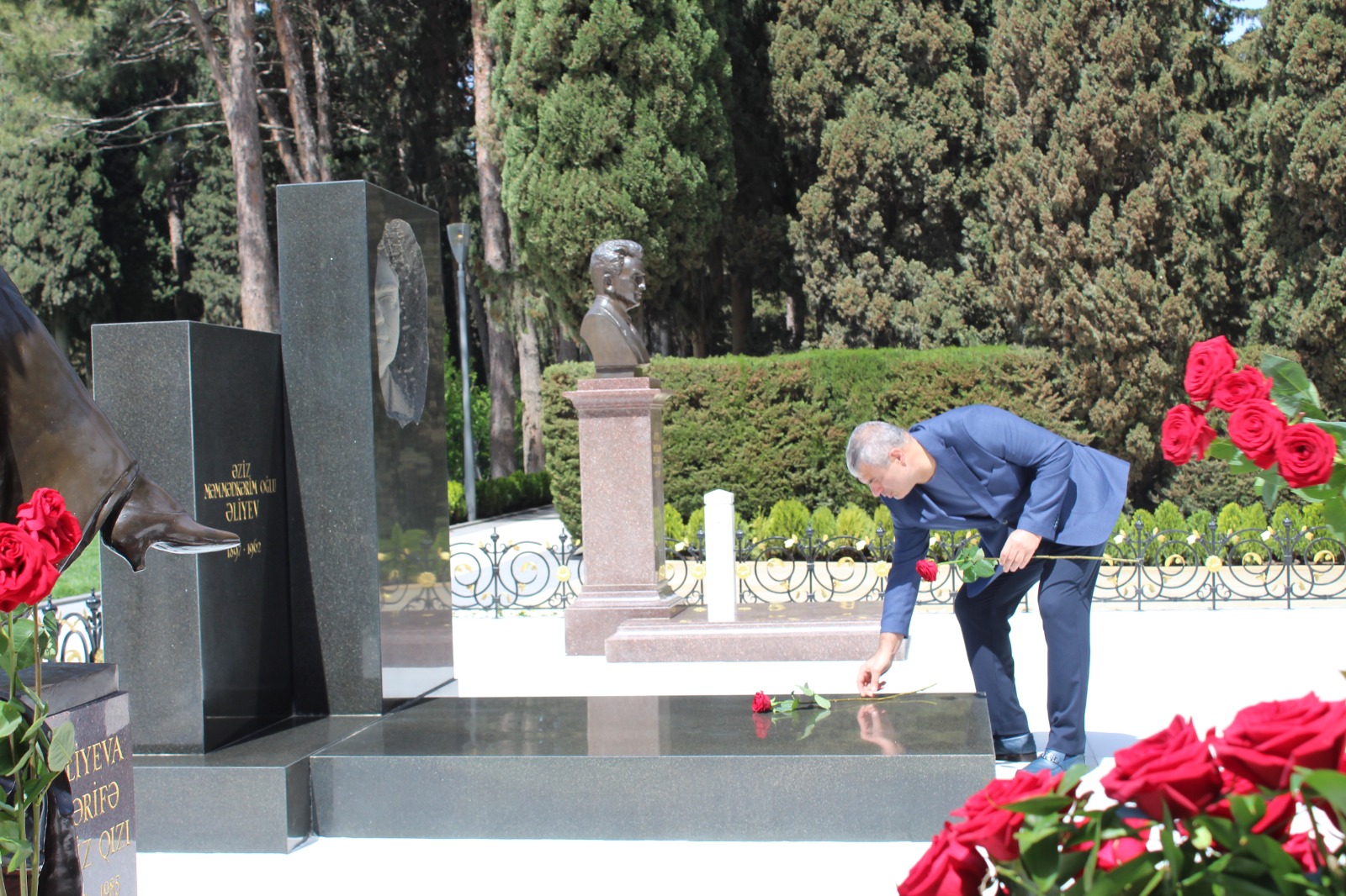 V &ldquo;Raquf Orucov Kuboku&rdquo; turnirinin təşkilatçıları Fəxri xiyabanı və Şəhidlər xiyabanını ziyarət ediblər - FOTO