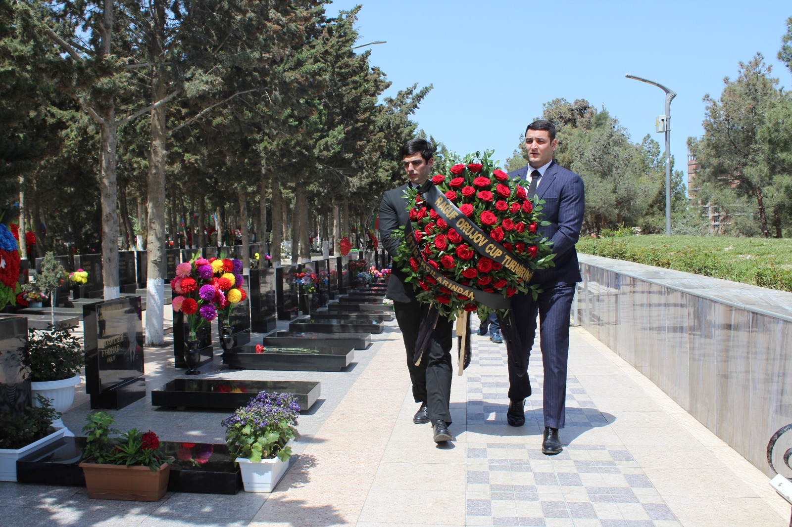 V &ldquo;Raquf Orucov Kuboku&rdquo; turnirinin təşkilatçıları Fəxri xiyabanı və Şəhidlər xiyabanını ziyarət ediblər - FOTO