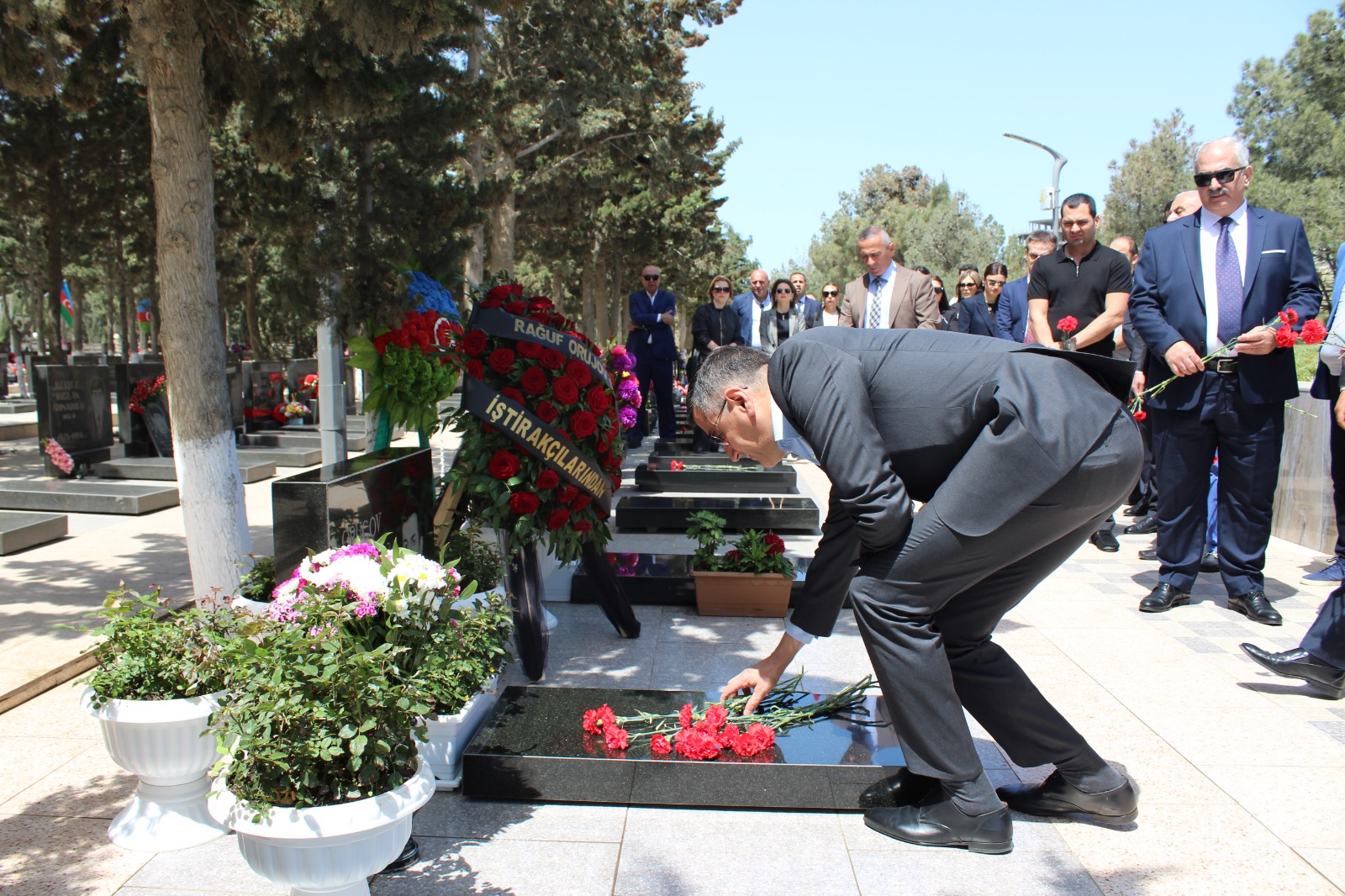 V &ldquo;Raquf Orucov Kuboku&rdquo; turnirinin təşkilatçıları Fəxri xiyabanı və Şəhidlər xiyabanını ziyarət ediblər - FOTO