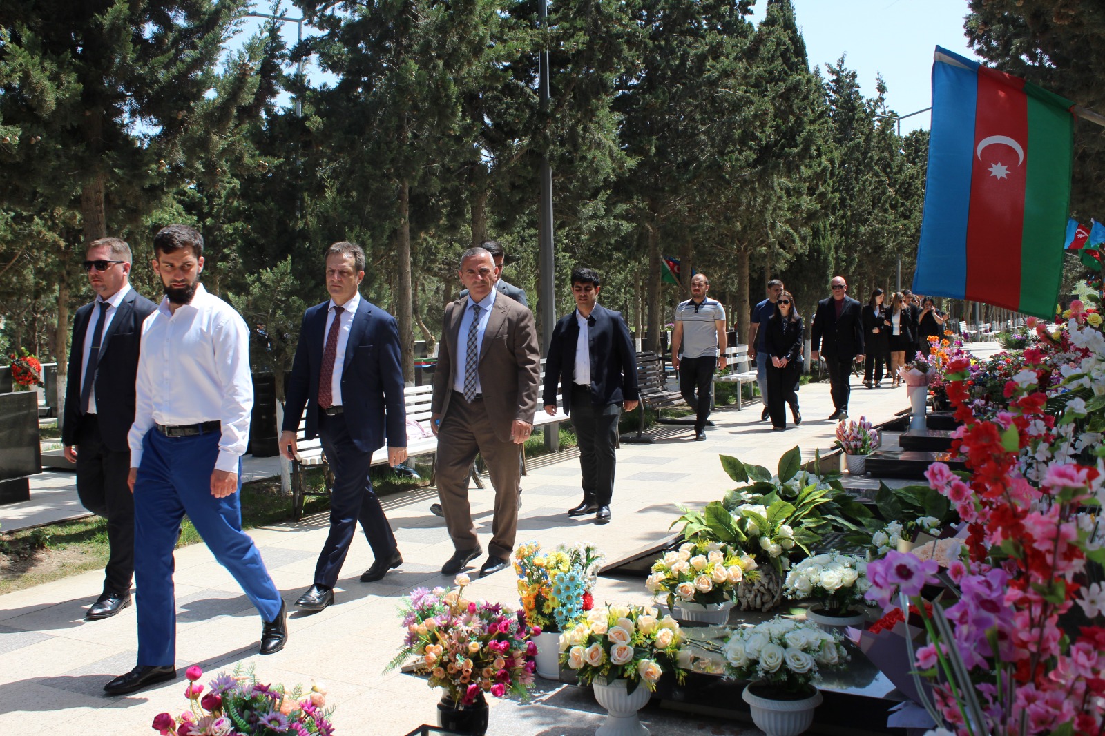 V &ldquo;Raquf Orucov Kuboku&rdquo; turnirinin təşkilatçıları Fəxri xiyabanı və Şəhidlər xiyabanını ziyarət ediblər - FOTO