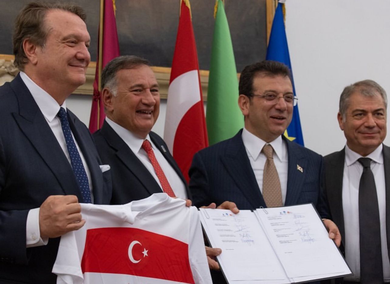 İstanbulun IV Avropa Oyunlarına ev sahibliyi etməsi ilə bağlı imzalanma mərasimi keçirilib