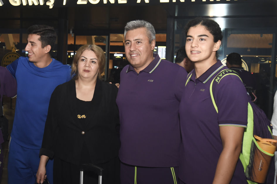 Azərbaycanın bir qrup idmançısı Parisə yola düşüb
