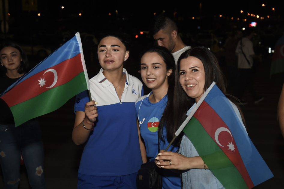 Azərbaycanın bir qrup idmançısı Parisə yola düşüb