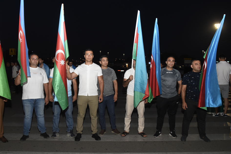 Azərbaycanın bir qrup idmançısı Parisə yola düşüb