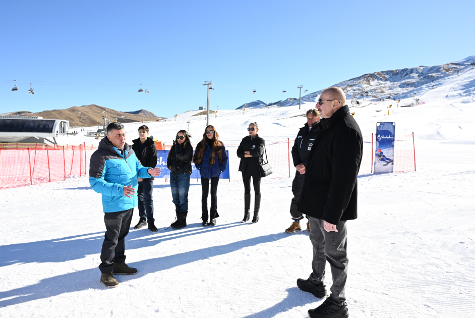 Prezident İlham Əliyev Şahdağ Turizm Kompleksində yerləşən “Lakeside” hotelində aparılmış işlərlə və “Xizək klubu” binasının tikintisi ilə tanış olub