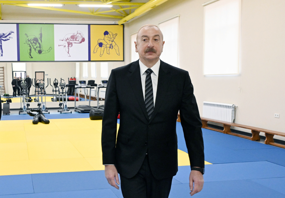Prezident İlham Əliyev “Vətən” İdman Liseyində yenidənqurma işlərindən sonra yaradılan şəraitlə tanış olub