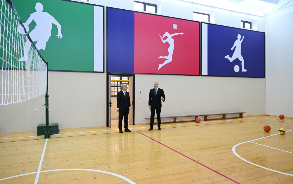Prezident İlham Əliyev “Vətən” İdman Liseyində yenidənqurma işlərindən sonra yaradılan şəraitlə tanış olub