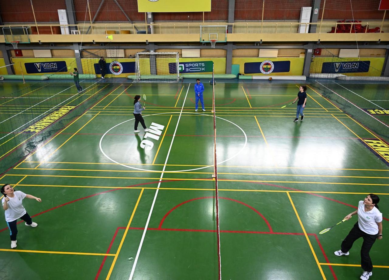 Nazirlik əməkdaşları badminton yarışında mübarizə aparıblar
