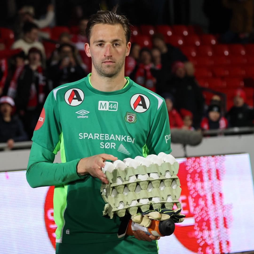 Norveç futbolunda qeyri-adi mükafat - dörd kletka yumurta 