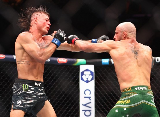 Volkanovski çempionluq kəmərini geri aldı