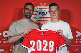 Nistelroy PSV ilə müqavilə imzalayıb