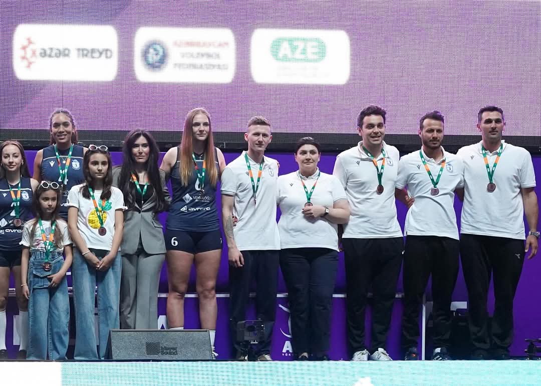 Qadın voleybolçular arasında Yüksək Liqanın qalibləri mükafatlandırılıb 