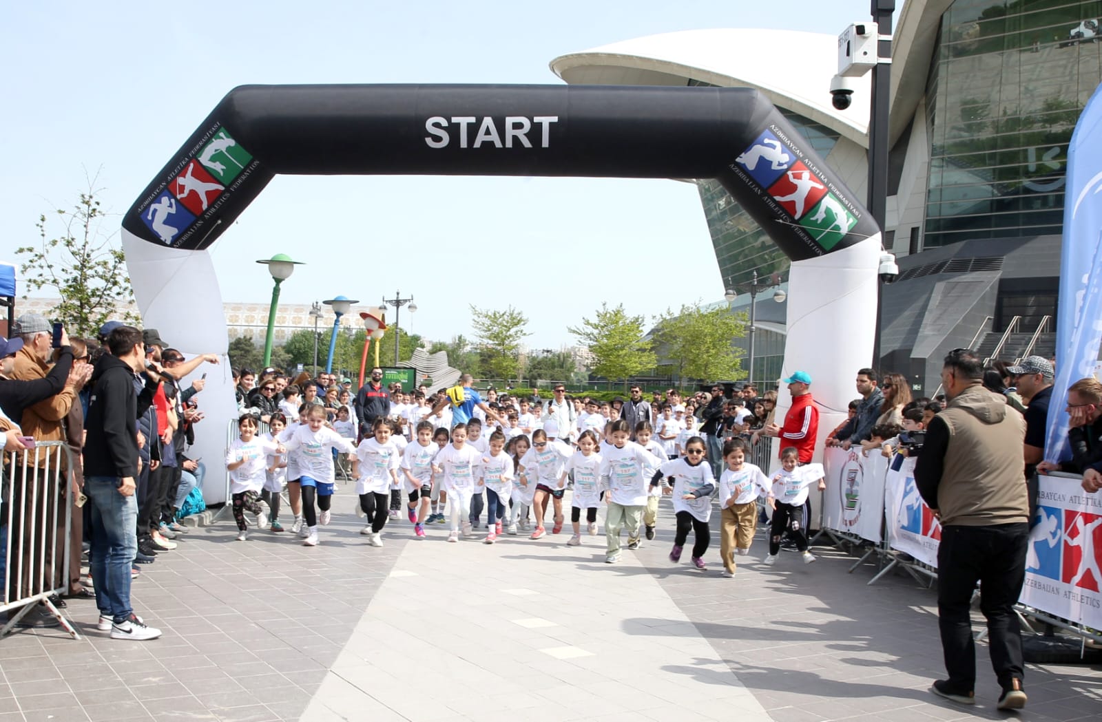 Dənizkənarı Bulvarda &quot;KidsRunFest&quot;: 200-dən artıq uşaq atletika bayramında gücünü sınadı