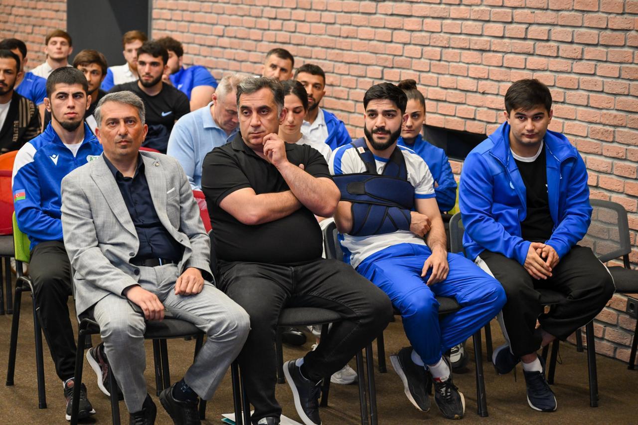 Fərid Qayıbov beynəlxalq arenalarda uğur qazanan&nbsp;idmançılarla görüşüb&nbsp;- FOTO