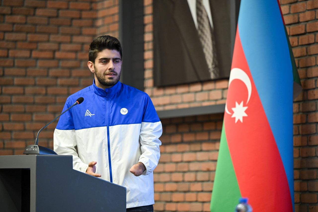 Fərid Qayıbov beynəlxalq arenalarda uğur qazanan&nbsp;idmançılarla görüşüb&nbsp;- FOTO