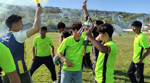 Məktəblilər futbol turnirində bir araya gəldilər&nbsp;