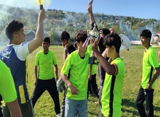 Məktəblilər futbol turnirində bir araya gəldilər&nbsp;