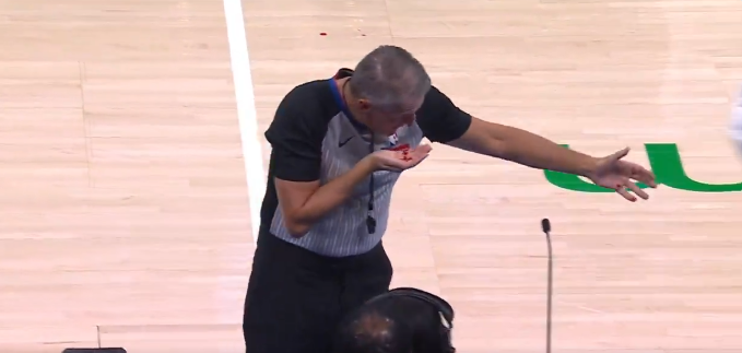 Basketbolçu hakimi vurub&nbsp;