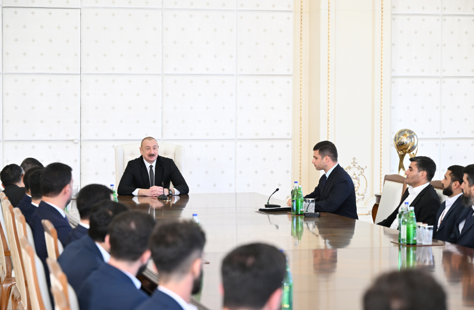 Prezident İlham Əliyev minifutbol üzrə dünya çempionatının qalibi olan Azərbaycan milli komandasının üzvlərini qəbul edib