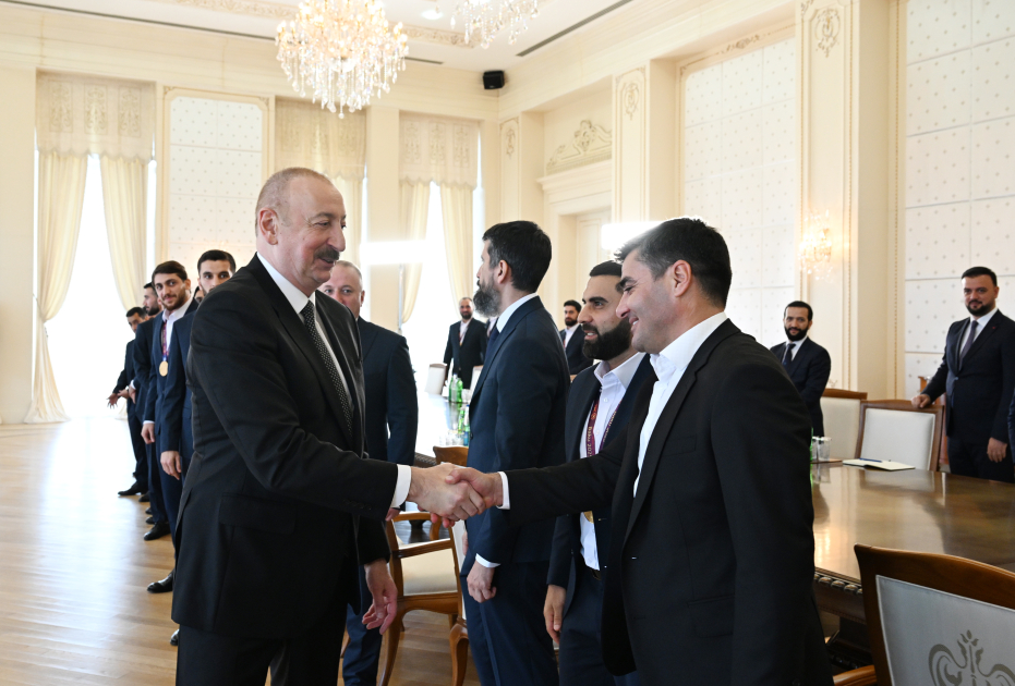 Prezident İlham Əliyev minifutbol üzrə dünya çempionatının qalibi olan Azərbaycan milli komandasının üzvlərini qəbul edib
