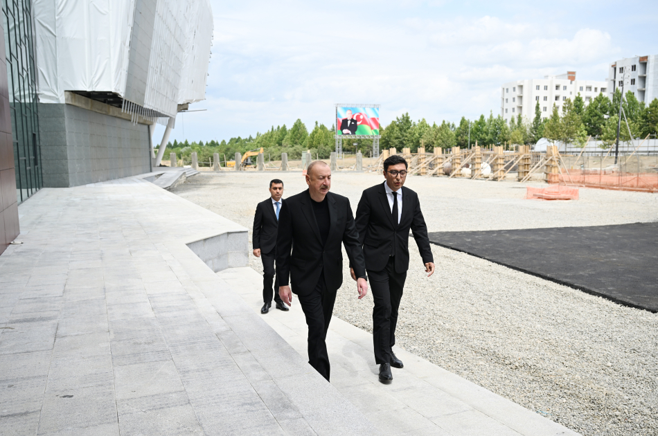 Prezident İlham Əliyev Yevlax Olimpiya İdman Kompleksində görülmüş işlərlə tanış olub