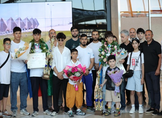 Dünya kubokundan uğurla çıxış edən karateçilərimiz Vətəndə təntənəli şəkildə qarşılandı