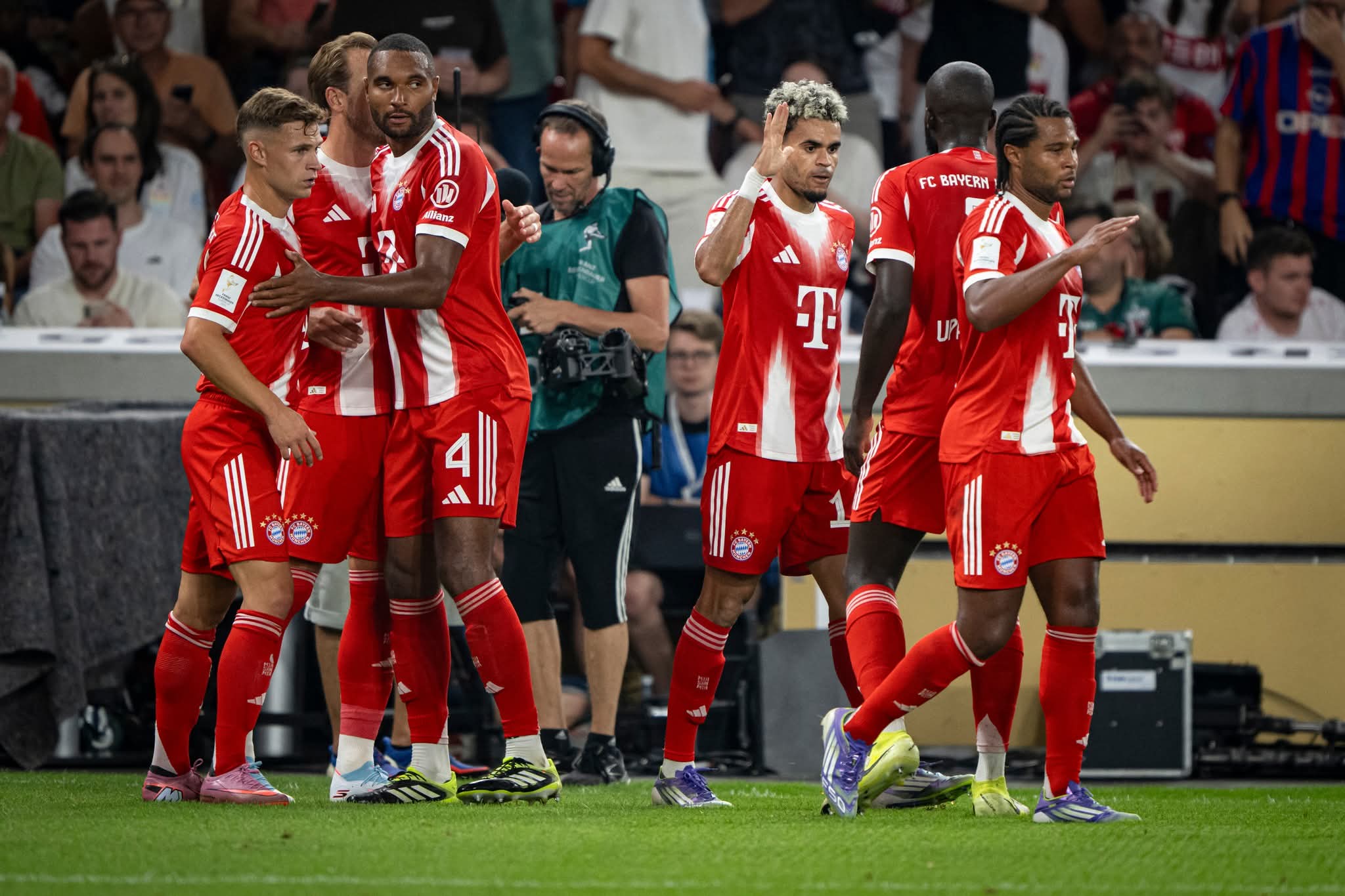 "Bayern Münhen" mövsümə kubokla başladı - FOTO