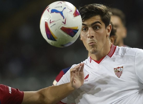 İspaniyalı futbolçu çantalarını yığıb