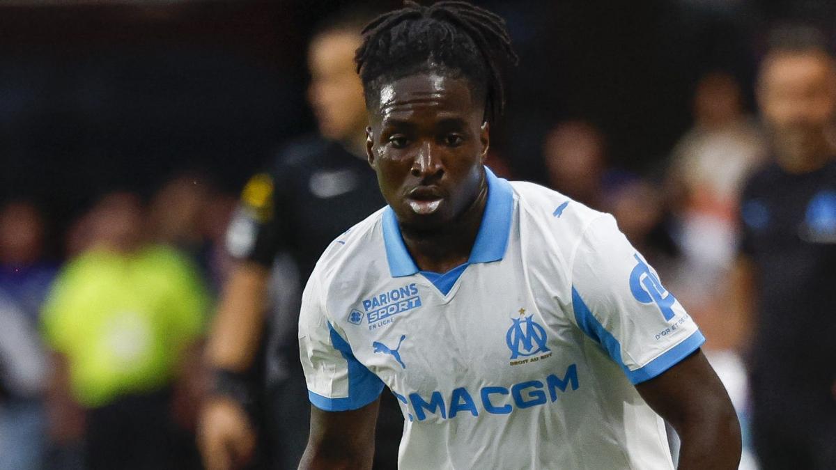 Nizam-intizamq aydalarını pozan futbolçu İtaliya klubuna transfer oldu