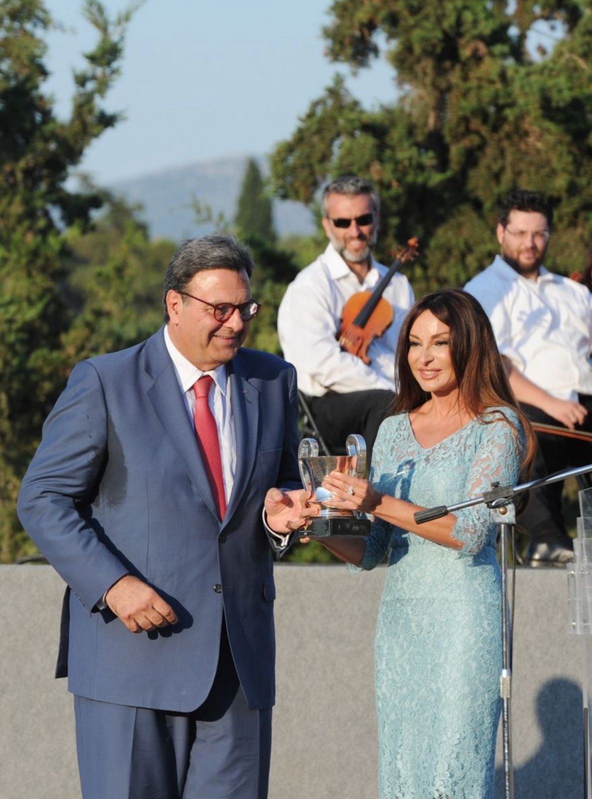 Mehriban Əliyeva - Müasir Azərbaycan qadınının parlaq və qürurverici siması