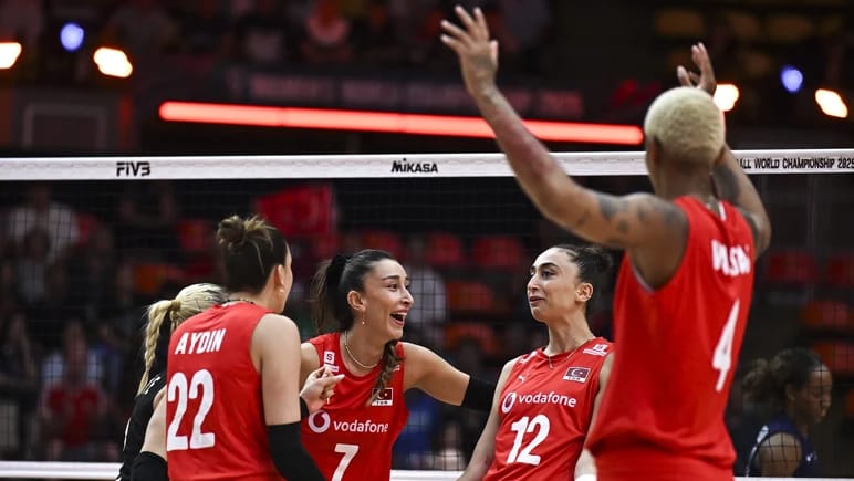 Türkiyə voleybolçuları tarixində ilk dəfə dünya çempionatının yarımfinalında&nbsp;