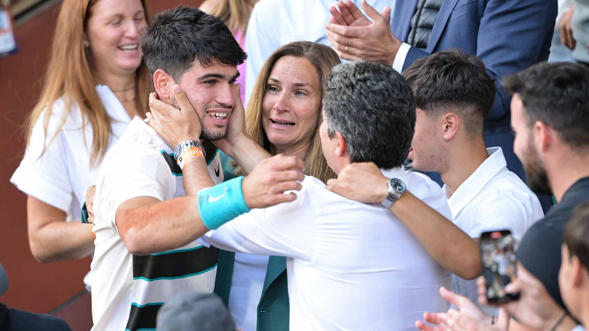 Həmyerlisinin nadir nəticəsini təkrarladı