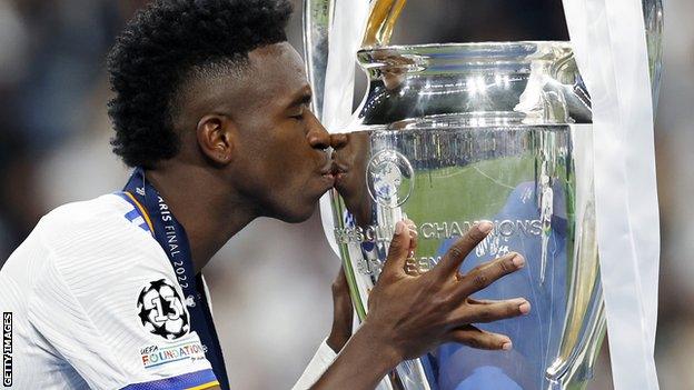 Vinisius yekun qərarını verib