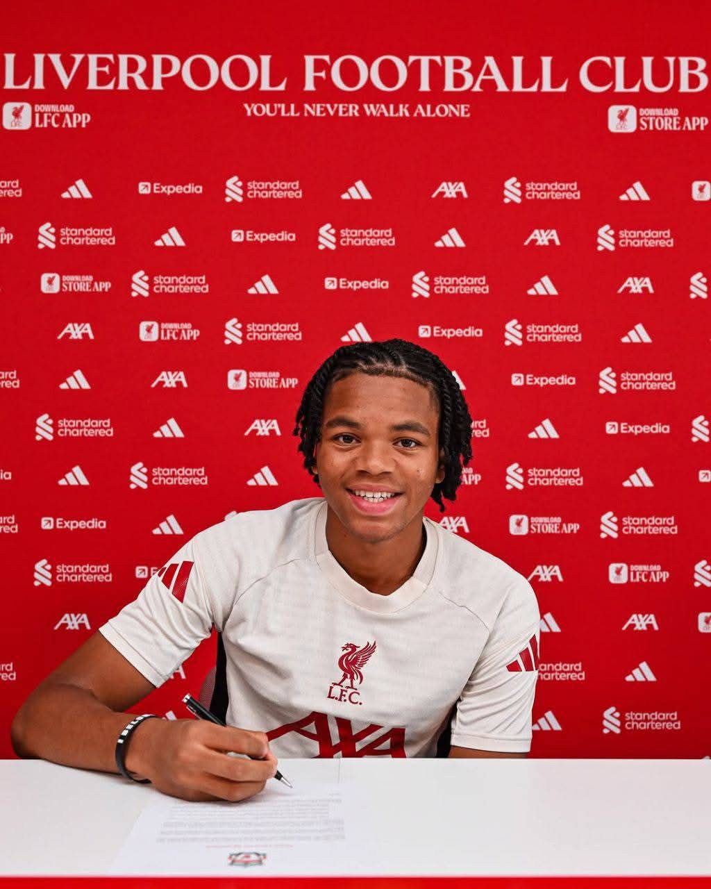 &quot;Liverpul&quot; 17 yaşlı futbolçu ilə müqavilə imzaladı&nbsp;