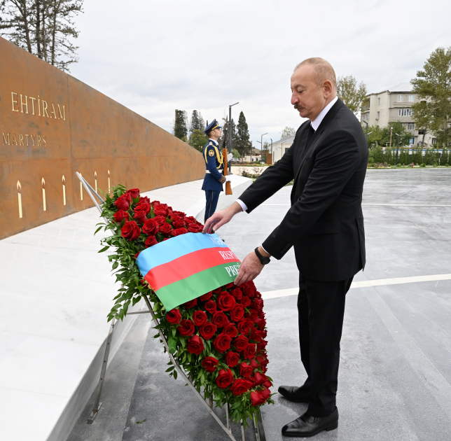 Prezident İlham Əliyev Anım Günü ilə əlaqədar Vətən müharibəsi şəhidlərinin xatirəsini bir dəqiqəlik sükutla yad edib